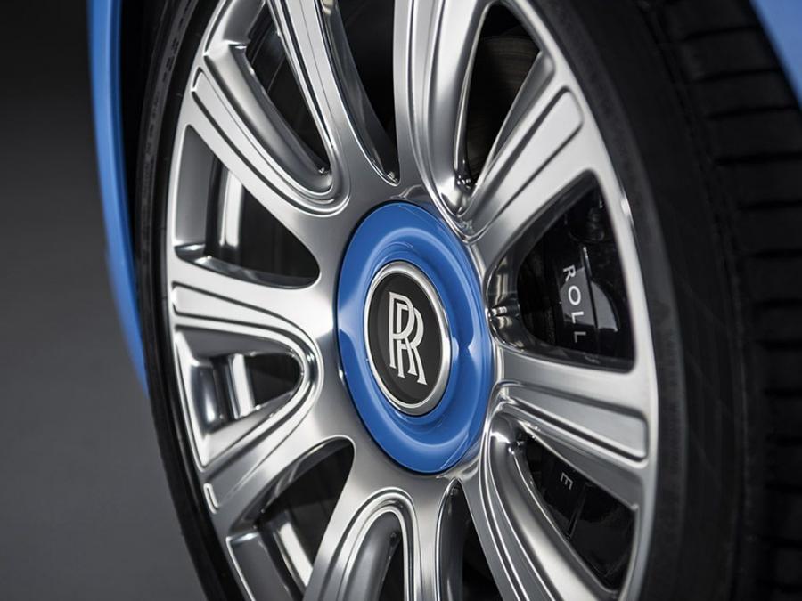Колеса Rolls-Royce Dawn Cabriolet in Bespoke Blue 2016 года  (фото 3 из 5)